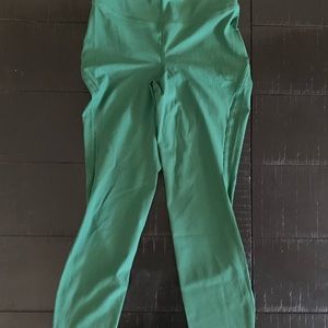 Lululemon base pace high-rise 25” leggings in Everglades green
